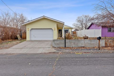 Tiny photo for 541 SW 3rd Street, Madras, OR 97741 (MLS # 220212638)