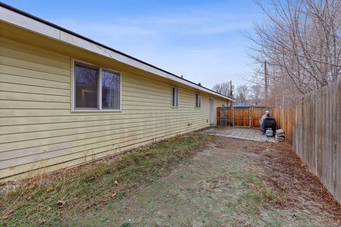 Tiny photo for 541 SW 3rd Street, Madras, OR 97741 (MLS # 220212638)