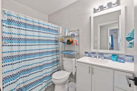 Tiny photo for 541 SW 3rd Street, Madras, OR 97741 (MLS # 220212638)