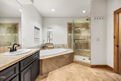 Tiny photo for 1117 E Creekside Court, Sisters, OR 97759 (MLS # 220222810)