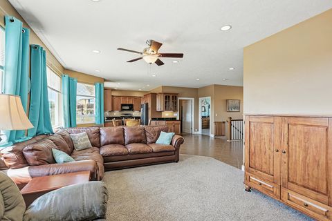 Tiny photo for 340 NE 7th Street, Dufur, OR 97021 (MLS # 220211509)