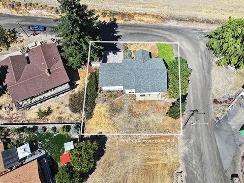 Tiny photo for 340 NE 7th Street, Dufur, OR 97021 (MLS # 220211509)