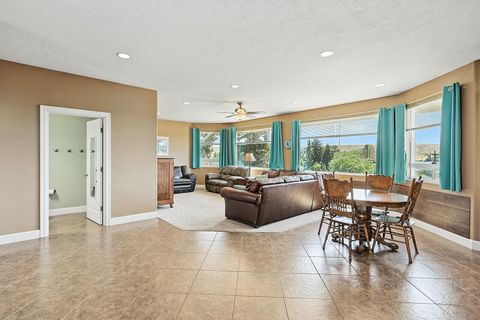 Tiny photo for 340 NE 7th Street, Dufur, OR 97021 (MLS # 220211509)