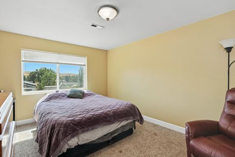 Tiny photo for 340 NE 7th Street, Dufur, OR 97021 (MLS # 220211509)