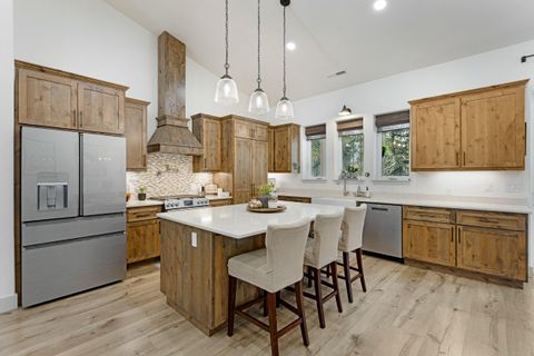 Tiny photo for 15475 Pinetree Drive, La Pine, OR 97739 (MLS # 220194601)