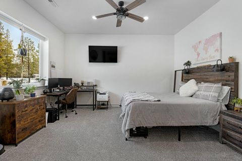 Tiny photo for 15475 Pinetree Drive, La Pine, OR 97739 (MLS # 220194601)