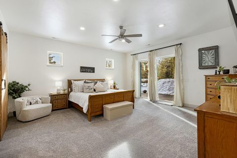 Tiny photo for 15475 Pinetree Drive, La Pine, OR 97739 (MLS # 220194601)