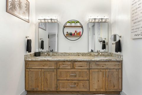 Tiny photo for 15475 Pinetree Drive, La Pine, OR 97739 (MLS # 220194601)