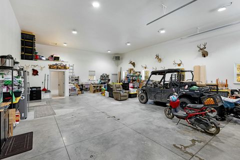 Tiny photo for 15475 Pinetree Drive, La Pine, OR 97739 (MLS # 220194601)