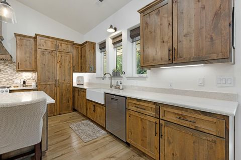 Tiny photo for 15475 Pinetree Drive, La Pine, OR 97739 (MLS # 220194601)