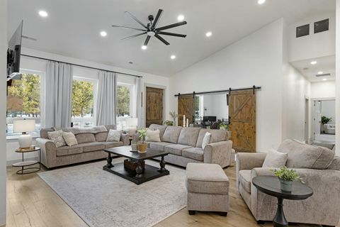 Tiny photo for 15475 Pinetree Drive, La Pine, OR 97739 (MLS # 220194601)