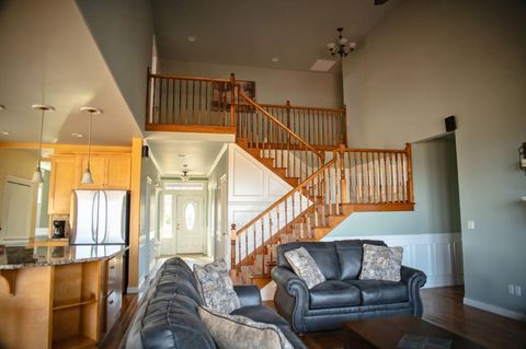 Tiny photo for 3995 SW Salmon Avenue, Redmond, OR 97756 (MLS # 220214920)