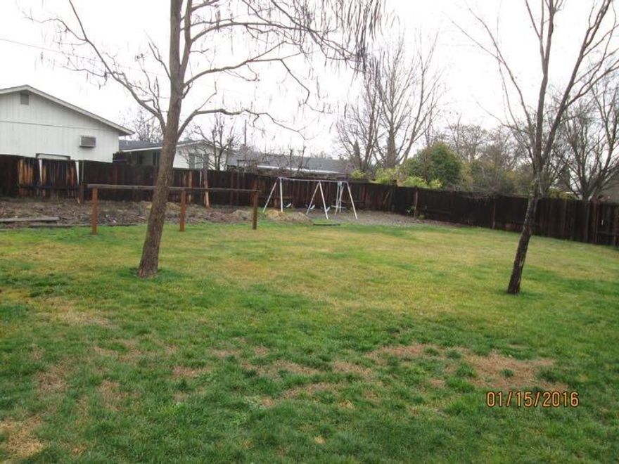 Great little home with many updates on a huge lot in Central Point. Nice kitchen, and great family living room with some hardwood floors. Close to good schools and parks as well as jobs.