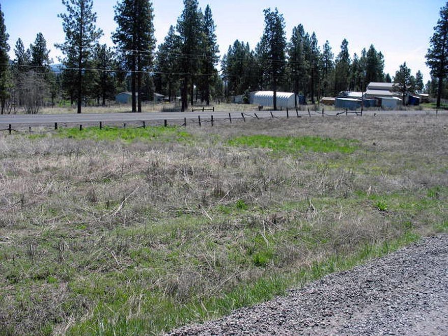 Lot is located in the stick built or manufactured section of Oregon Shores 2 subdivision. HOA fees of only $200.00 per year includes water, maintained roads and access to Oregon Shores recreational club on the agency lake. Just minutes to the Williamson River,Sprague River and approximately 30 miles to Crater Lake National Park.