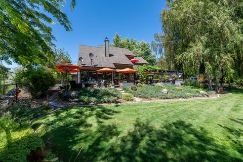 Tiny photo for 101 NE Marmot Lane, Prineville, OR 97754 (MLS # 220217587)