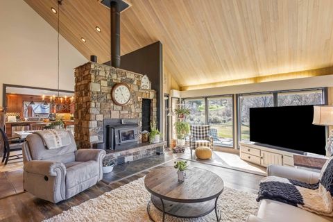 Tiny photo for 101 NE Marmot Lane, Prineville, OR 97754 (MLS # 220217587)