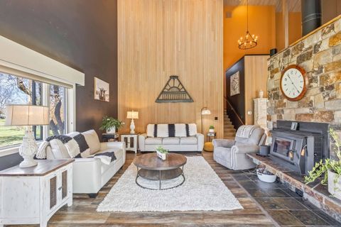 Tiny photo for 101 NE Marmot Lane, Prineville, OR 97754 (MLS # 220217587)