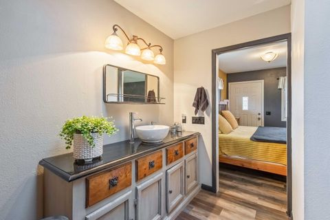 Tiny photo for 101 NE Marmot Lane, Prineville, OR 97754 (MLS # 220217587)