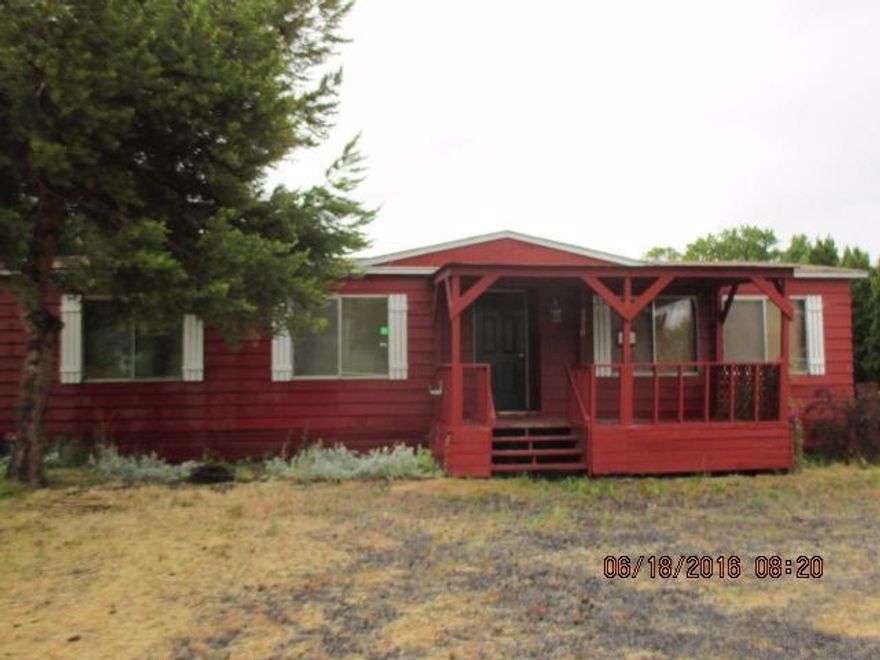 Break out your tool bags and finish what the previous owners started! Large home situated on just over an acre in the suburbs, it doesn't get much better than this!