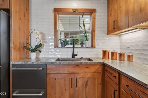 Tiny photo for 15555 SW Hahlen Avenue, Powell Butte, OR 97753 (MLS # 220223941)