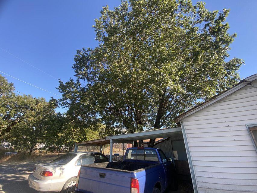 Cave Junction - Commercial Sale