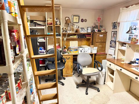 Tiny photo for 38965 Chiloquin Ridge Road, Chiloquin, OR 97624 (MLS # 220213333)