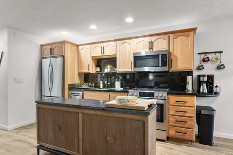 Tiny photo for 57057 Abbot House Lane #9, Sunriver, OR 97707 (MLS # 220217657)