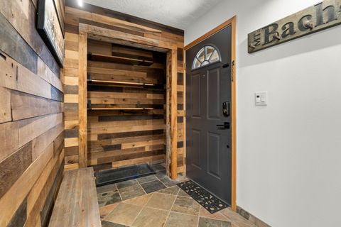 Tiny photo for 57057 Abbot House Lane #9, Sunriver, OR 97707 (MLS # 220217657)