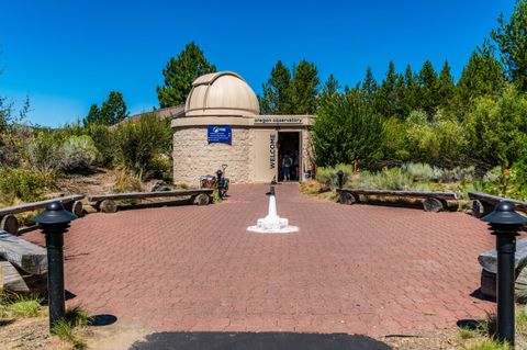 Tiny photo for 57057 Abbot House Lane #9, Sunriver, OR 97707 (MLS # 220217657)