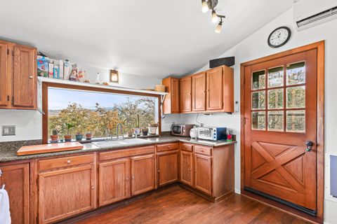 Tiny photo for 6536 Shadow Glen Drive, Eagle Point, OR 97524 (MLS # 220211406)