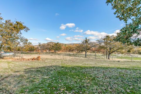 Tiny photo for 6536 Shadow Glen Drive, Eagle Point, OR 97524 (MLS # 220211406)