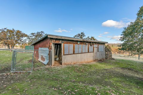 Tiny photo for 6536 Shadow Glen Drive, Eagle Point, OR 97524 (MLS # 220211406)