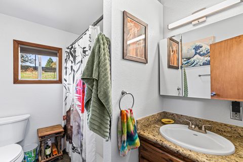 Tiny photo for 6536 Shadow Glen Drive, Eagle Point, OR 97524 (MLS # 220211406)