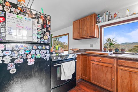 Tiny photo for 6536 Shadow Glen Drive, Eagle Point, OR 97524 (MLS # 220211406)