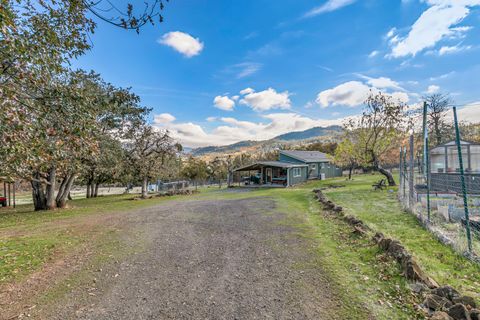 Tiny photo for 6536 Shadow Glen Drive, Eagle Point, OR 97524 (MLS # 220211406)