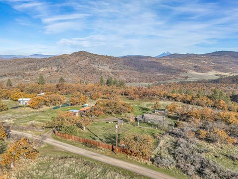 Tiny photo for 6536 Shadow Glen Drive, Eagle Point, OR 97524 (MLS # 220211406)