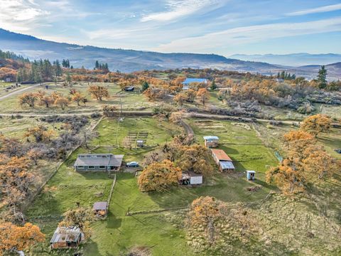 Tiny photo for 6536 Shadow Glen Drive, Eagle Point, OR 97524 (MLS # 220211406)