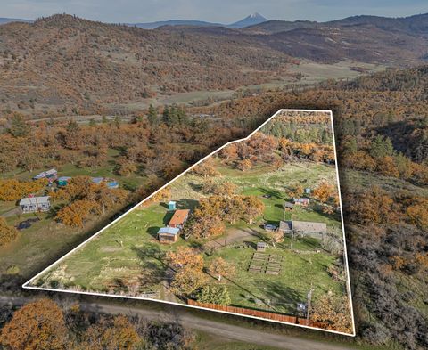 Tiny photo for 6536 Shadow Glen Drive, Eagle Point, OR 97524 (MLS # 220211406)