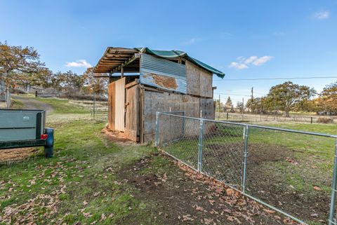 Tiny photo for 6536 Shadow Glen Drive, Eagle Point, OR 97524 (MLS # 220211406)