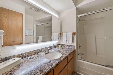 Tiny photo for 57319 Beaver Ridge Loop Loop #2A2, Sunriver, OR 97707 (MLS # 220213082)