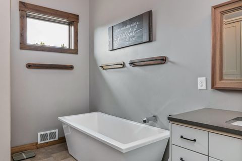 Tiny photo for 11301 SW Robinson Lane, Powell Butte, OR 97753 (MLS # 220217124)