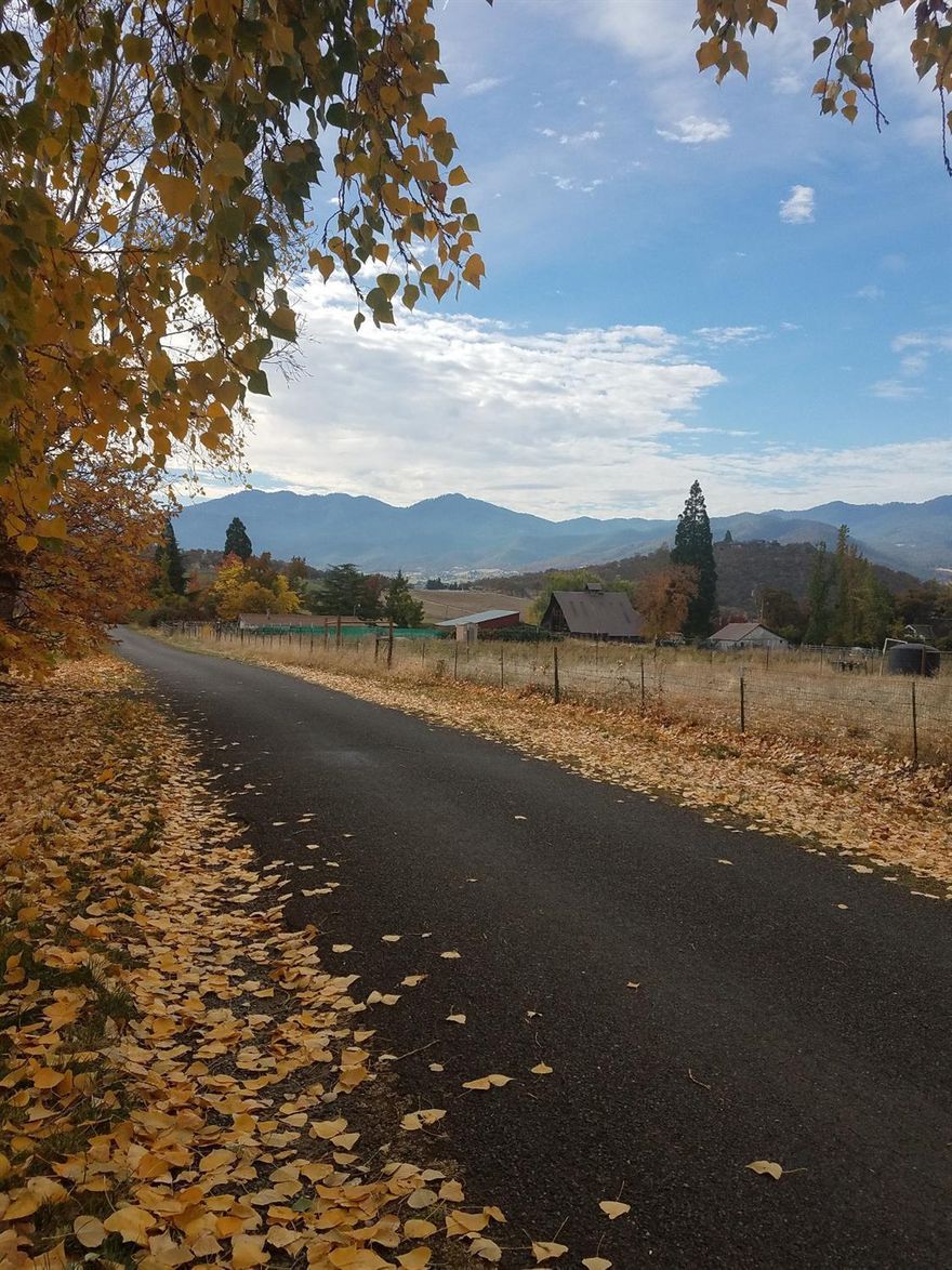 As they say, location is everything! Address is Medford but it feels like you are in Phoenix. Absolutely wonderful opportunity with this Project house on a large flat lot. Property is down a peaceful country lane but with easy access to shopping and all the surrounding areas. Just the right amount of space at .89 of an acre and irrigated for your convenience. The possibilities are endless.