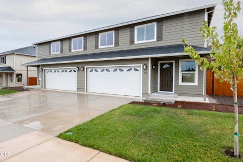 Photo of 155 SE Champagne Court, Grants Pass, OR 97527 (MLS # 220228491)