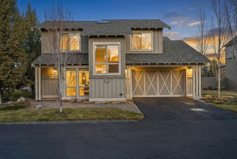 Photo of 11090 Desert Sky Loop, Redmond, OR 97756 (MLS # 220212988)