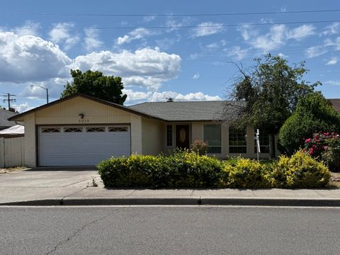 Photo of 3015 Milhoan Drive, Medford, OR 97504 (MLS # 220220188)