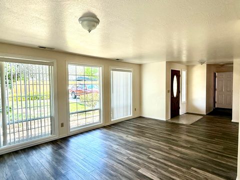 Tiny photo for 3015 Milhoan Drive, Medford, OR 97504 (MLS # 220220188)