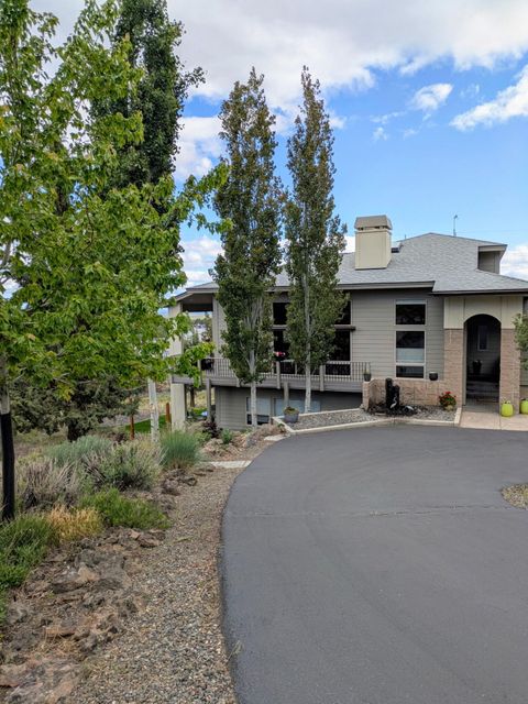 893 Highland View Loop Redmond OR 97756