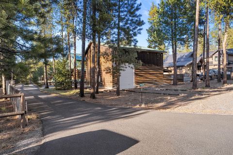 Tiny photo for 15124 E River Loop Drive E, Bend, OR 97707 (MLS # 220217044)