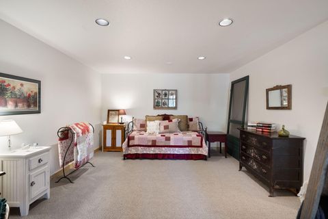 Tiny photo for 15124 E River Loop Drive E, Bend, OR 97707 (MLS # 220217044)