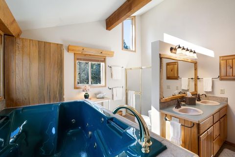 Tiny photo for 15124 E River Loop Drive E, Bend, OR 97707 (MLS # 220217044)